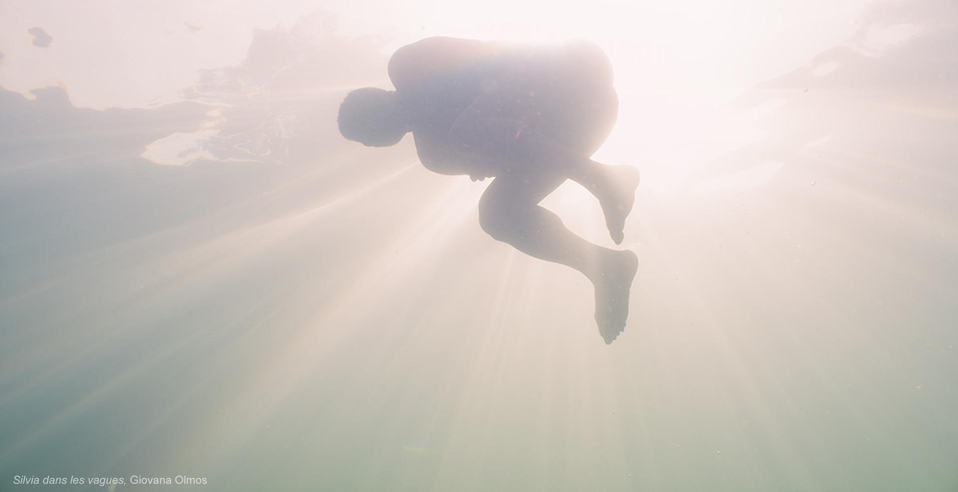 浪花中的西尔维娅剧照的剧照