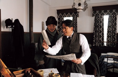 被称作海贼的男人剧照的剧照