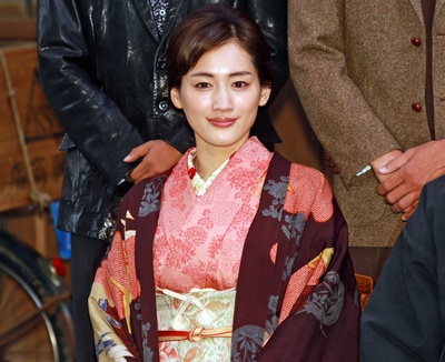 被称作海贼的男人剧照的剧照