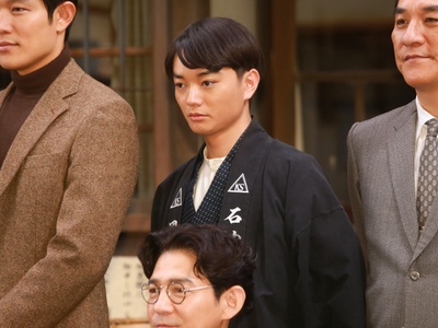 被称作海贼的男人剧照的剧照