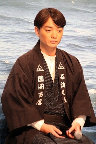 被称作海贼的男人剧照的剧照