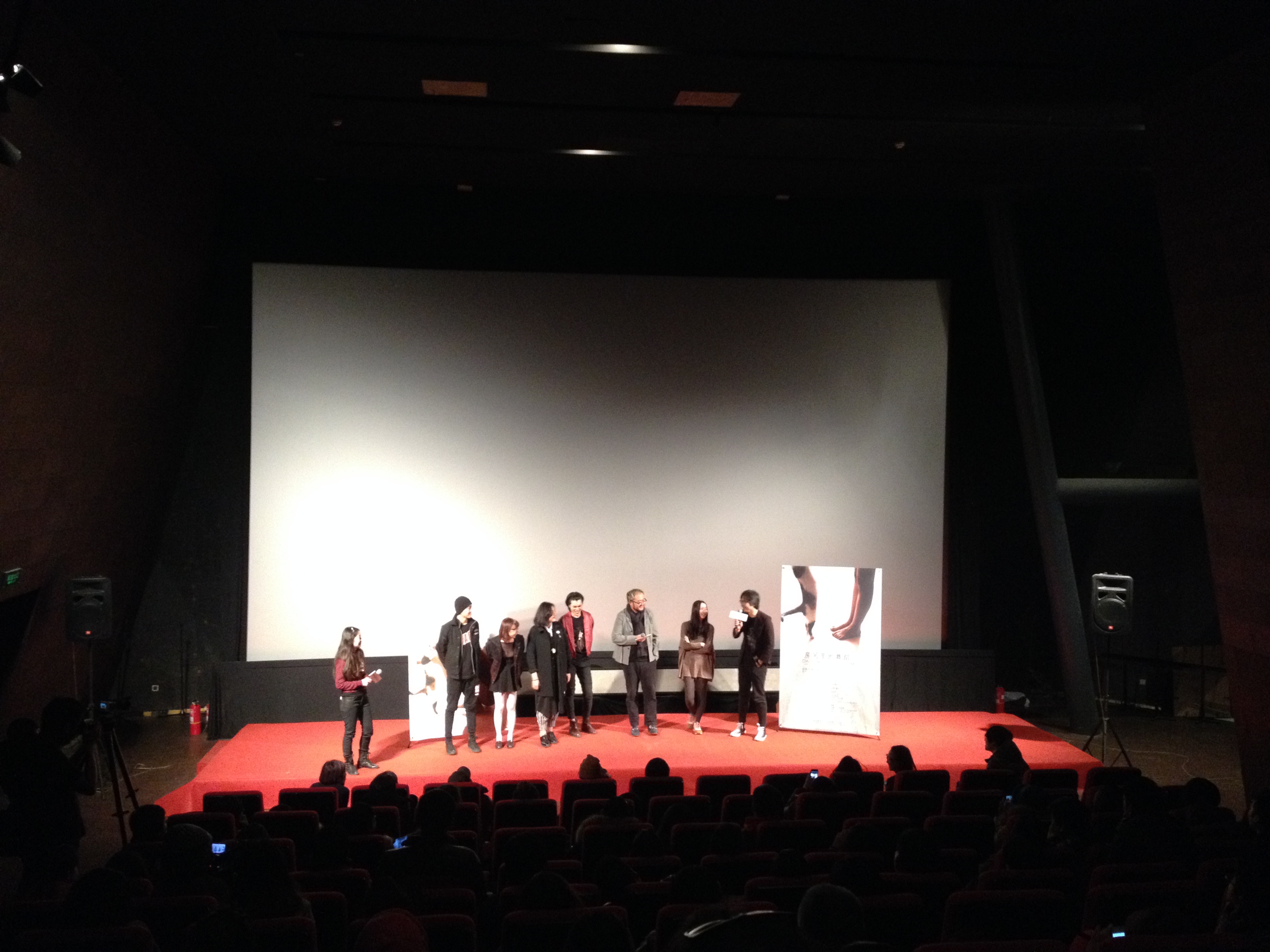 房间里的舞蹈剧照的剧照