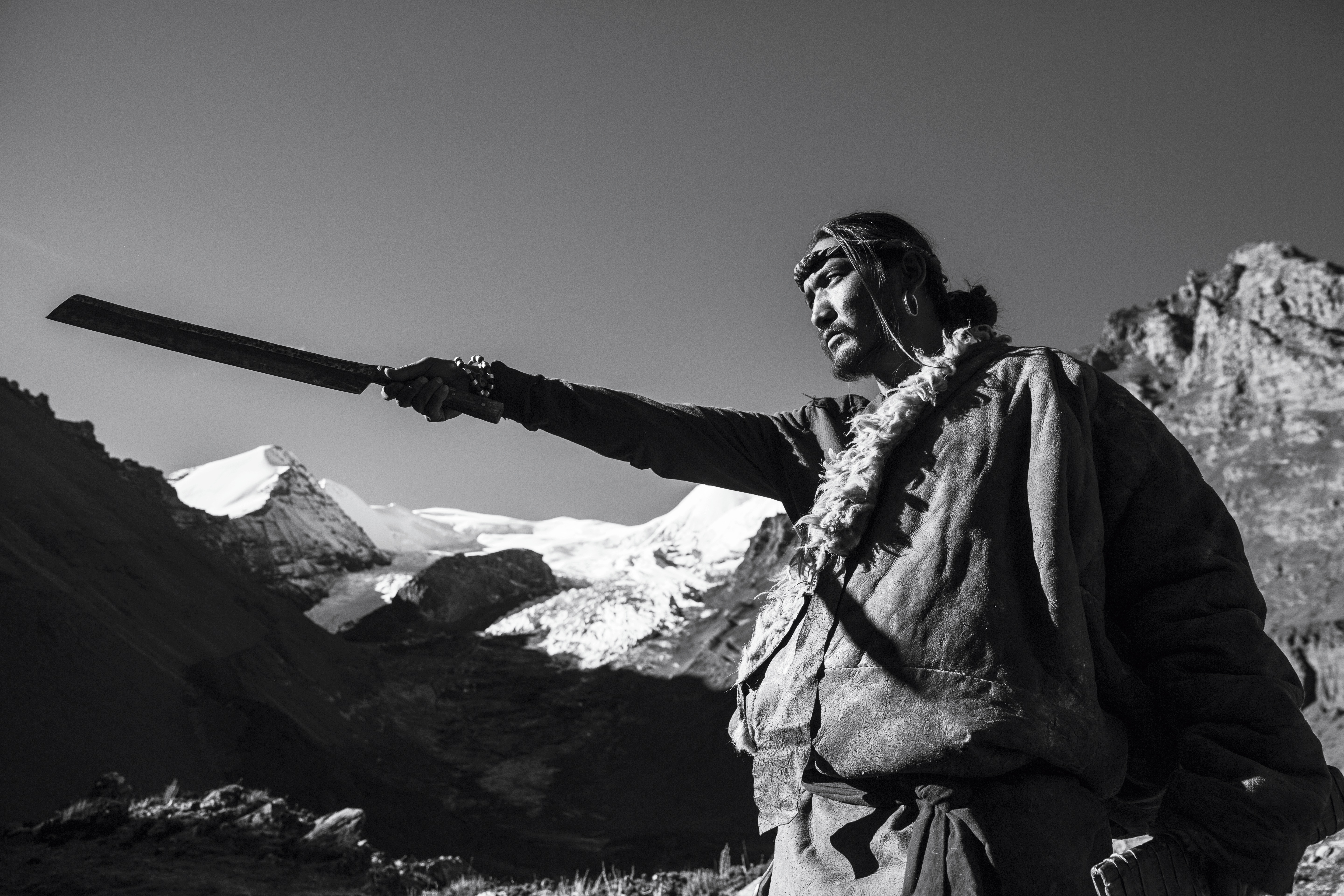 皮绳上的魂剧照的剧照