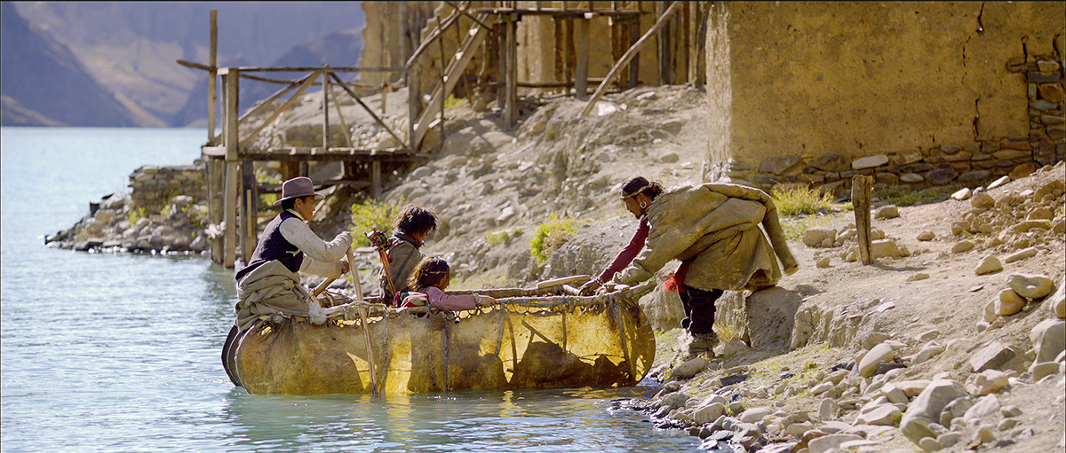 皮绳上的魂剧照的剧照
