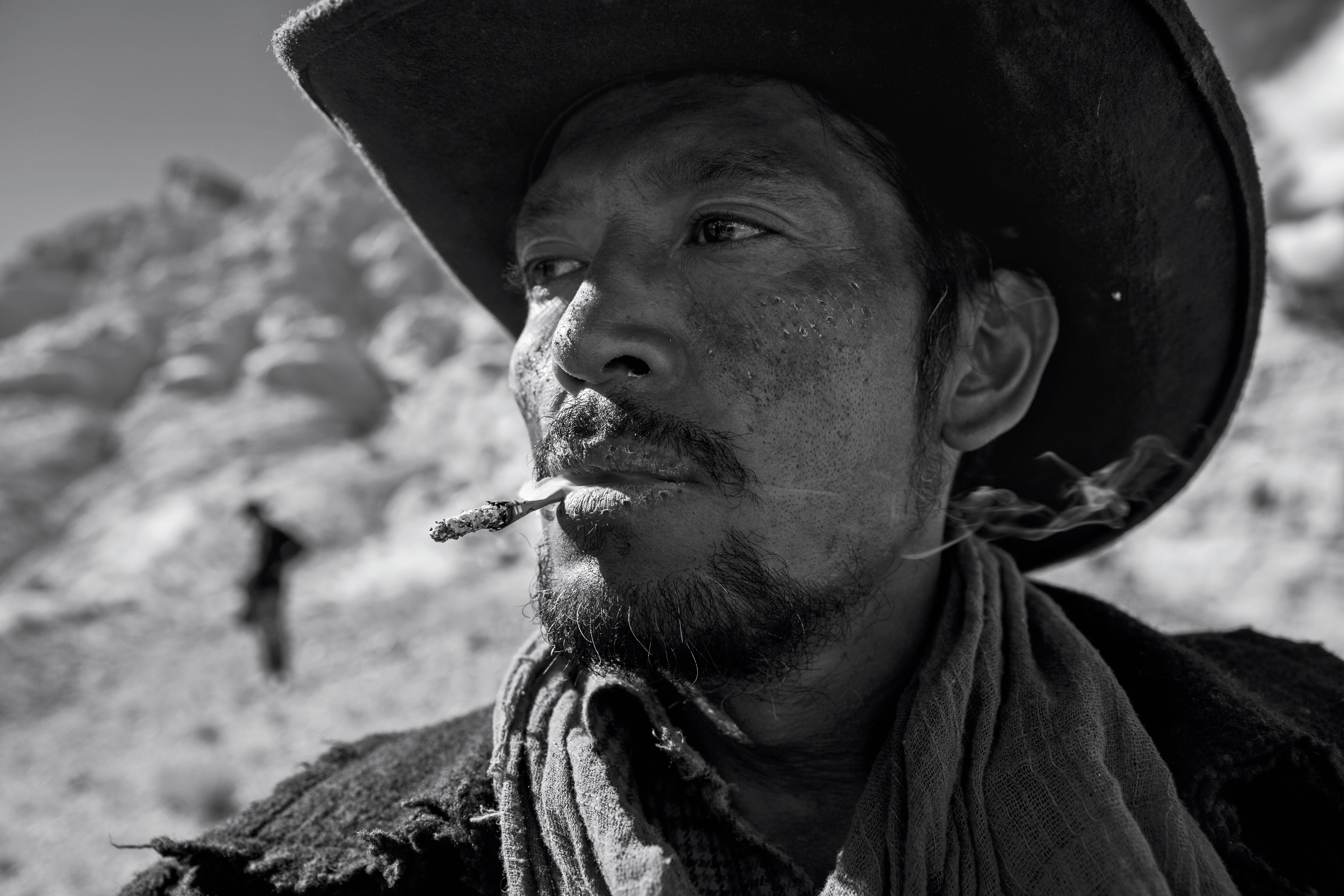 皮绳上的魂剧照的剧照