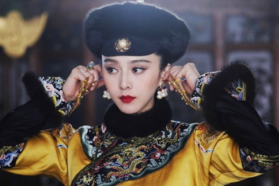 画框里的女人剧照的剧照