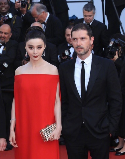 画框里的女人剧照的剧照