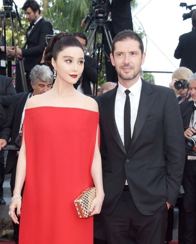 画框里的女人剧照的剧照