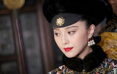 画框里的女人剧照的剧照