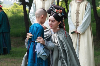 画框里的女人剧照的剧照