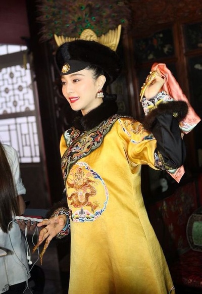 画框里的女人剧照的剧照