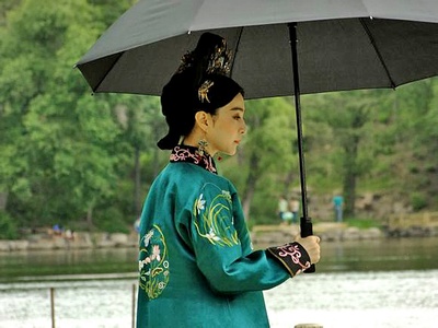 画框里的女人剧照的剧照