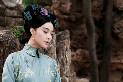 画框里的女人剧照的剧照