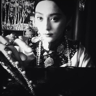 画框里的女人剧照的剧照