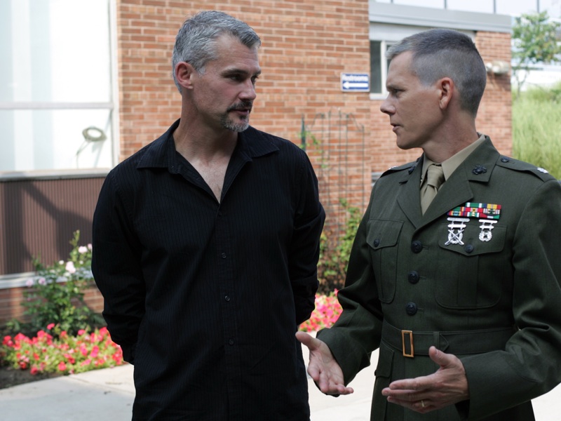 护送钱斯剧照的剧照