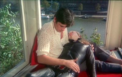 摩托车上的女孩剧照的剧照