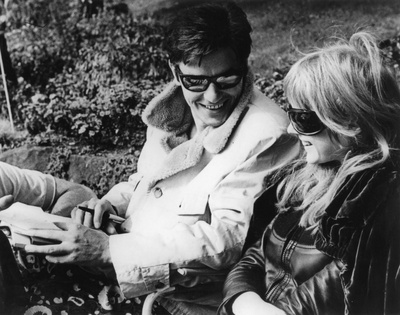 摩托车上的女孩剧照的剧照