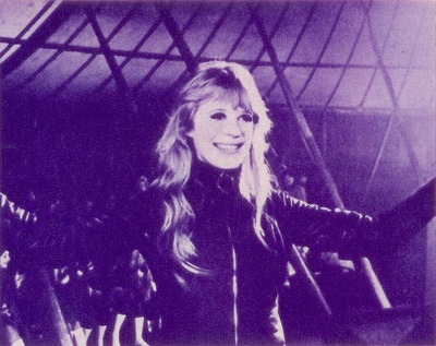 摩托车上的女孩剧照的剧照