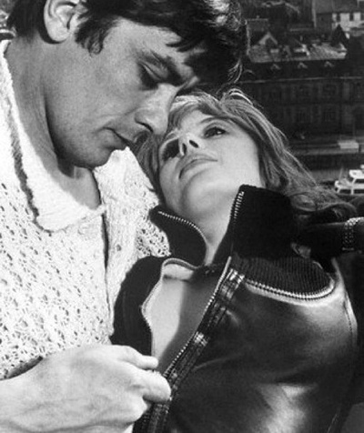 摩托车上的女孩剧照的剧照