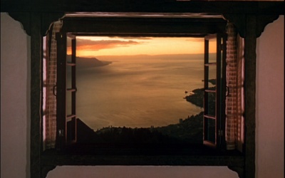 摩托车上的女孩剧照的剧照