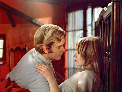 摩托车上的女孩剧照的剧照