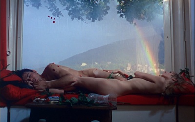 摩托车上的女孩剧照的剧照