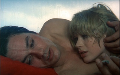 摩托车上的女孩剧照的剧照