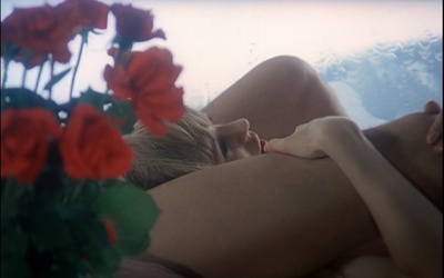 摩托车上的女孩剧照的剧照