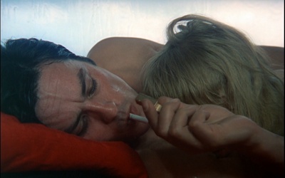 摩托车上的女孩剧照的剧照