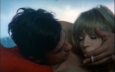 摩托车上的女孩剧照的剧照