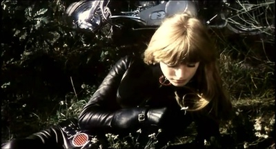 摩托车上的女孩剧照的剧照