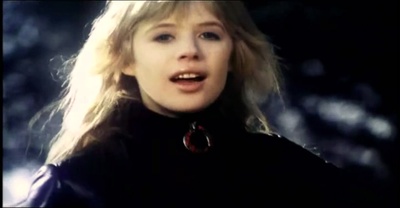 摩托车上的女孩剧照的剧照