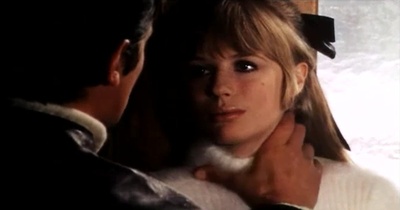 摩托车上的女孩剧照的剧照