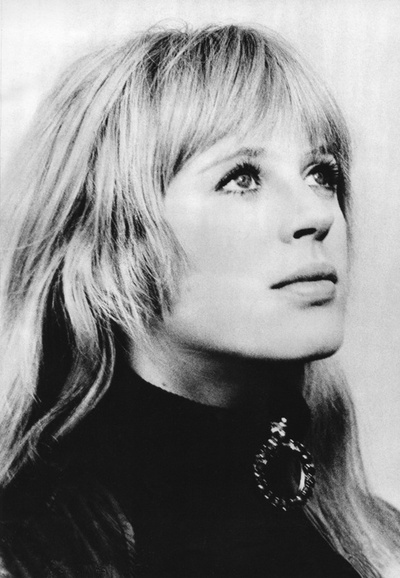 摩托车上的女孩剧照的剧照