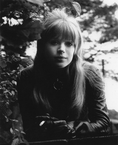 摩托车上的女孩剧照的剧照