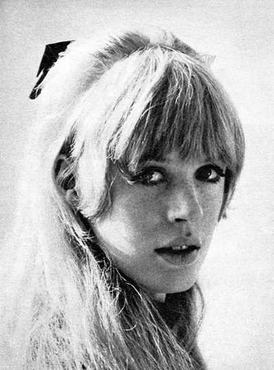 摩托车上的女孩剧照的剧照