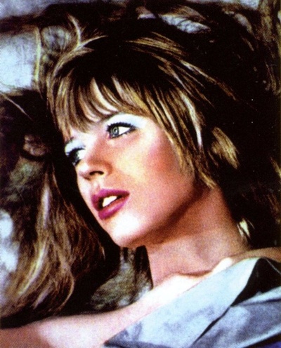 摩托车上的女孩剧照的剧照