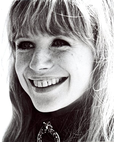 摩托车上的女孩剧照的剧照