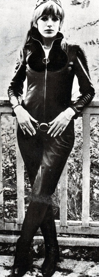 摩托车上的女孩剧照的剧照