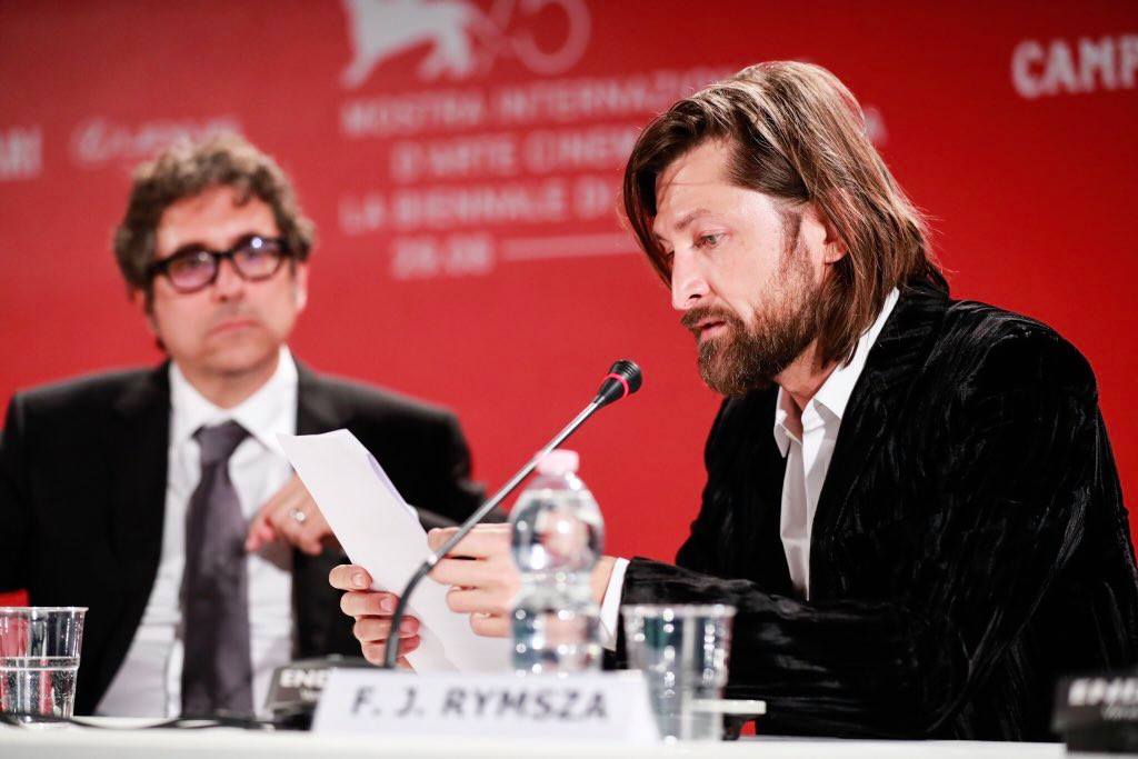 风的另一边剧照的剧照