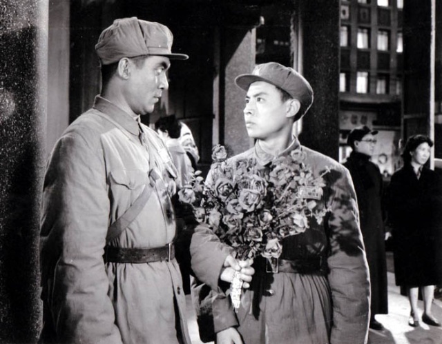 霓虹灯下的哨兵剧照的剧照