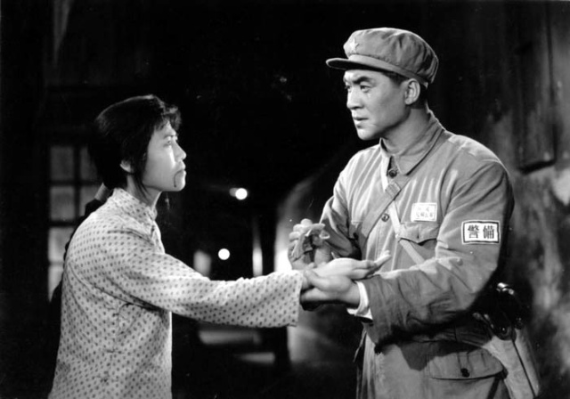 霓虹灯下的哨兵剧照的剧照