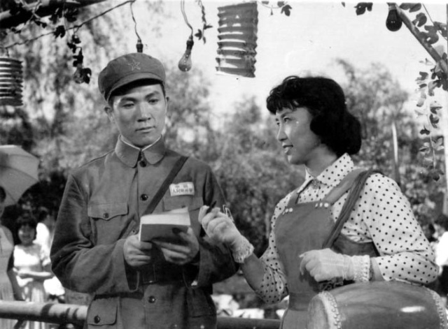 霓虹灯下的哨兵剧照的剧照