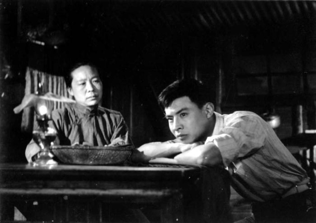 霓虹灯下的哨兵剧照的剧照