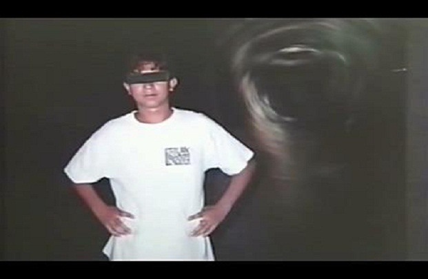 真霊ビデオ(1)「心霊写真集」剧照的剧照