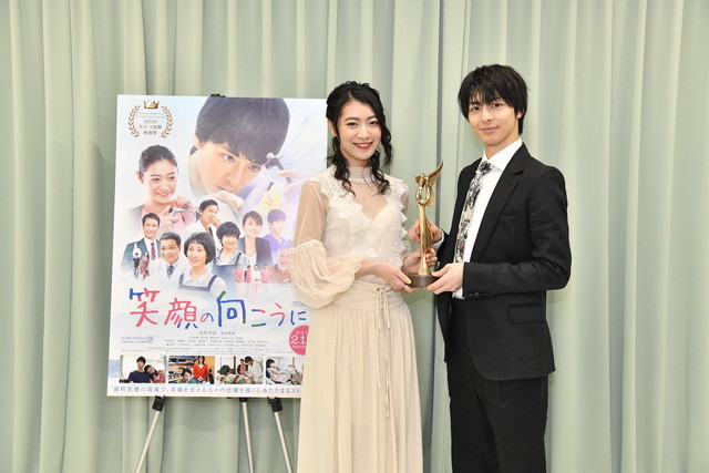 笑脸的另一面剧照的剧照