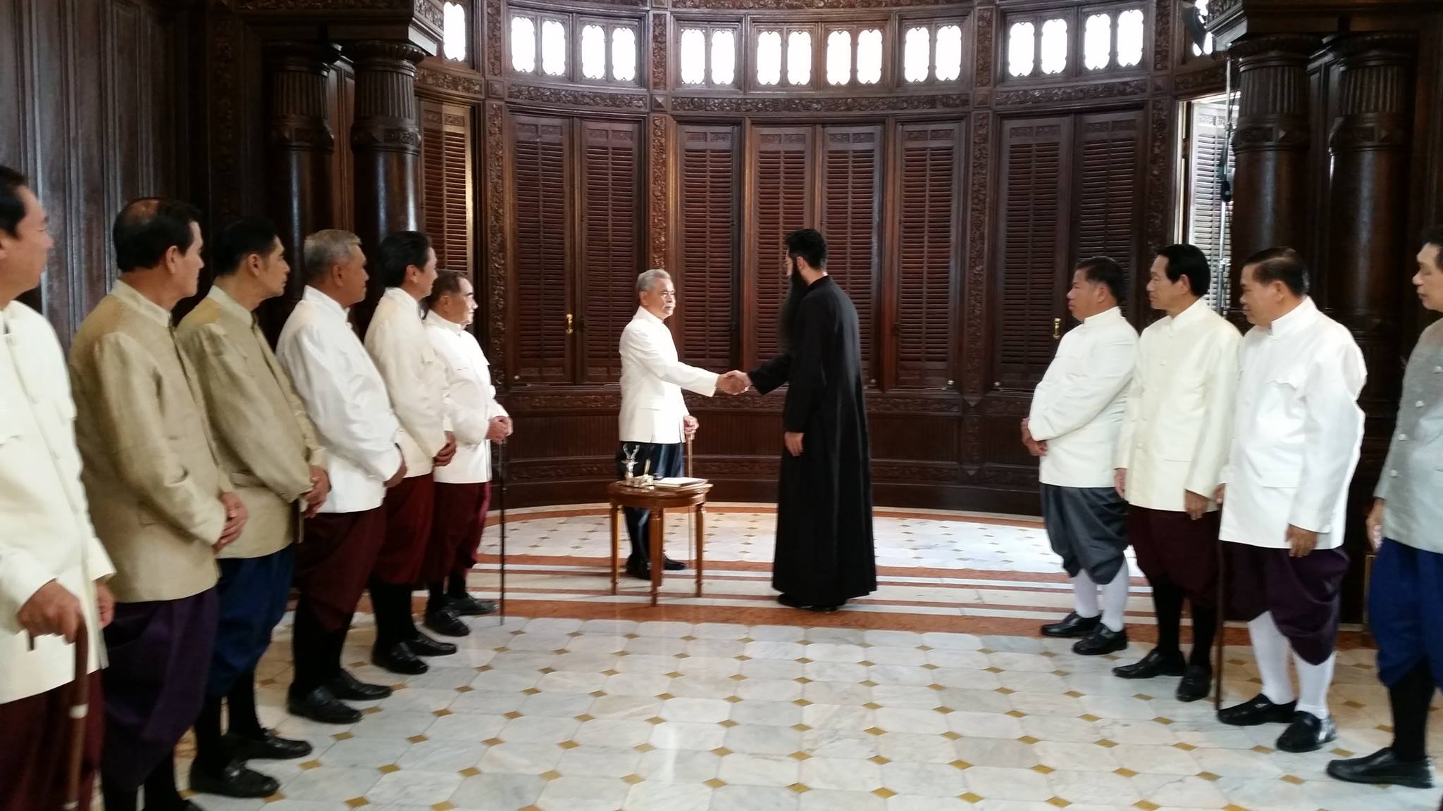 弗兰克·哈图莱里剧照的剧照