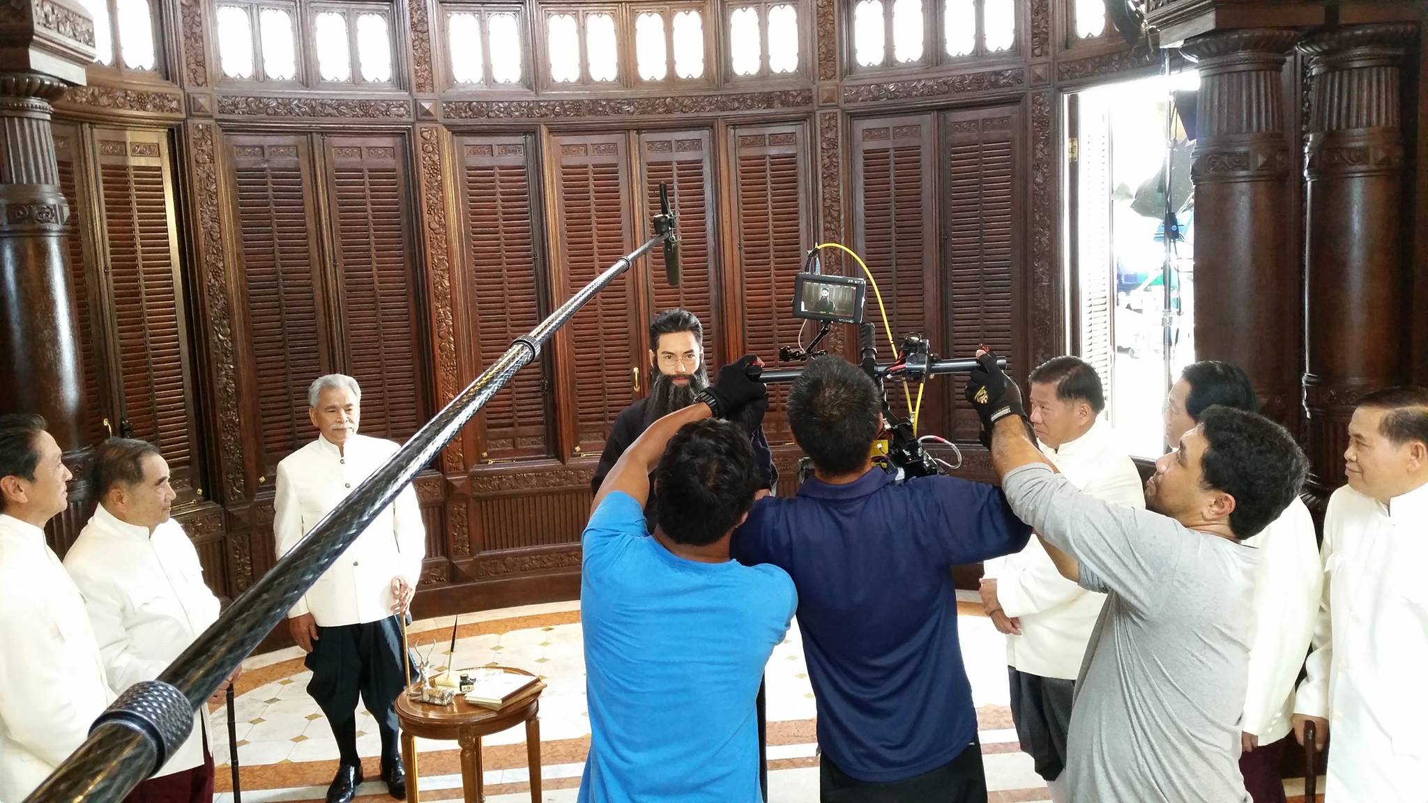 弗兰克·哈图莱里剧照的剧照