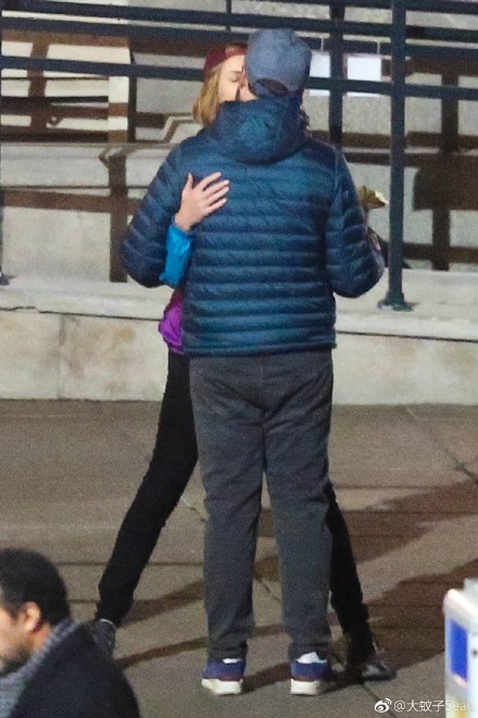 全民追女王剧照的剧照