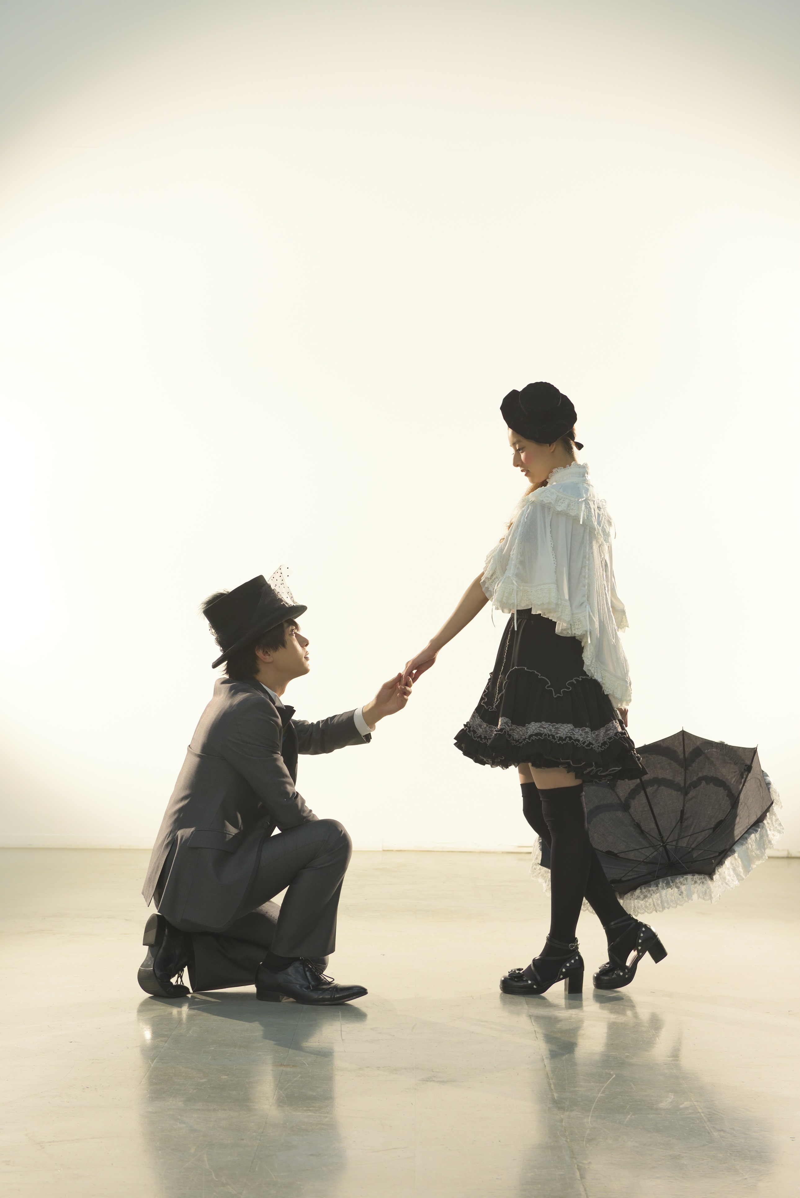 那个女孩的俘虏剧照的剧照